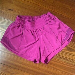 Lululemon Hotty Hot 2.5 inch - Pink